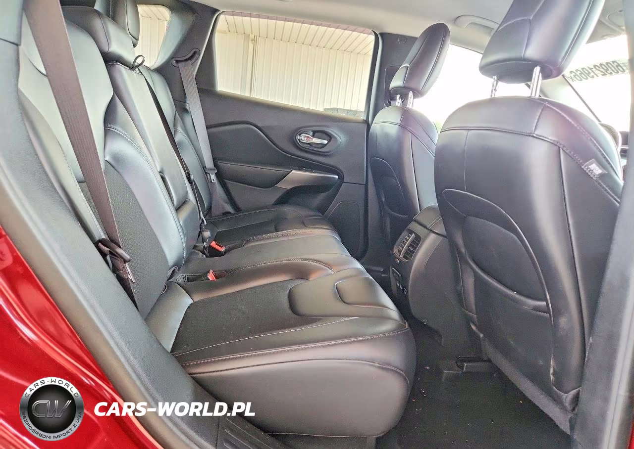 2020 Jeep Cherokee Latitude Plus VIN:1C4PJMLX0LD532387 - 10
