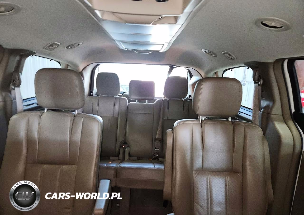 2011 Chrysler Town & Country Touring L VIN:2A4RR8DG1BR759679 - 10