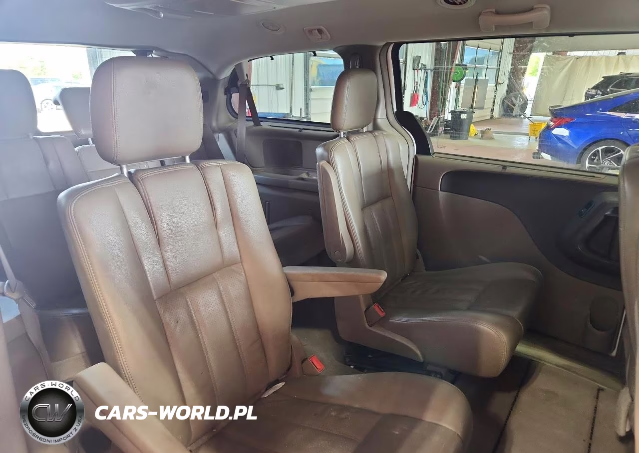 2011 Chrysler Town & Country Touring L VIN:2A4RR8DG1BR759679 - 11
