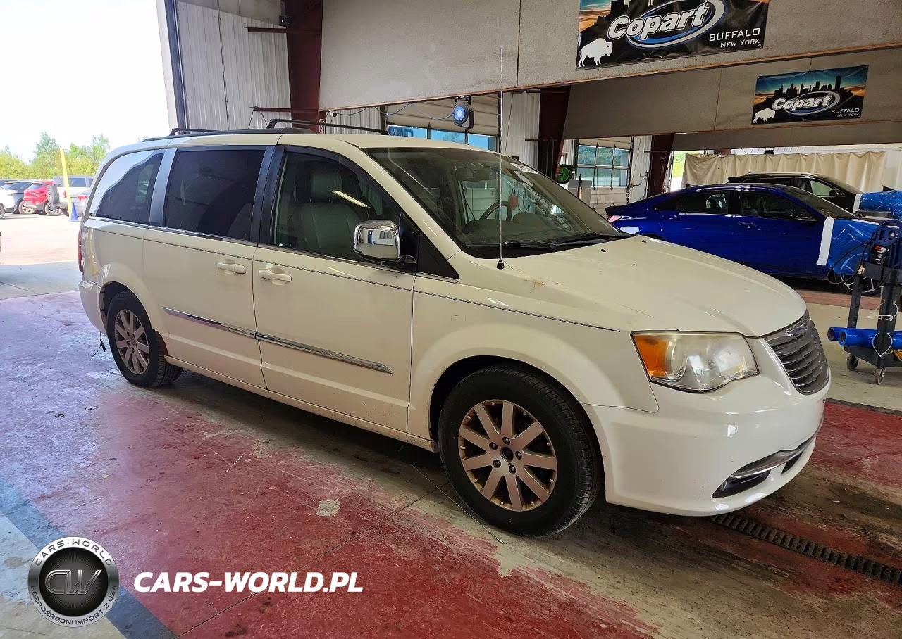 2011 Chrysler Town & Country Touring L VIN:2A4RR8DG1BR759679 - 4
