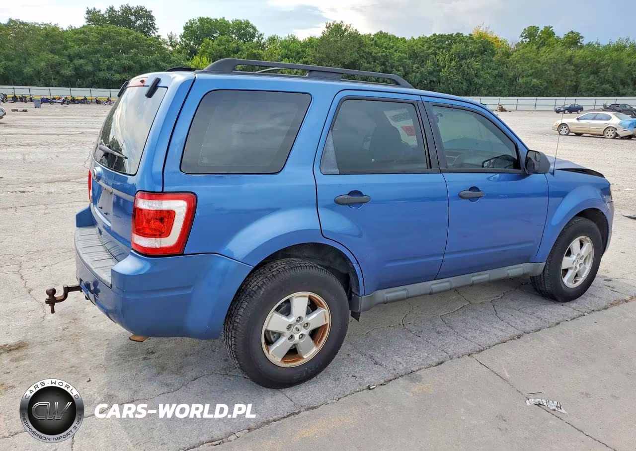 2010 Ford Escape Xls VIN:1FMCU0C74AKC77018 - 3