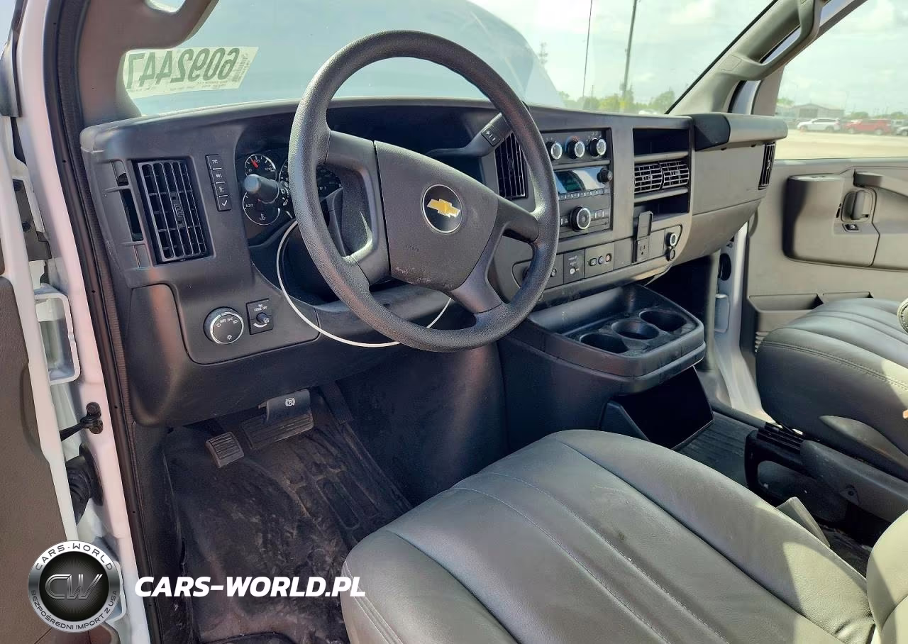 2025 Chevrolet Express G2500 VIN:1GCWGBFP1S1269899 - 8