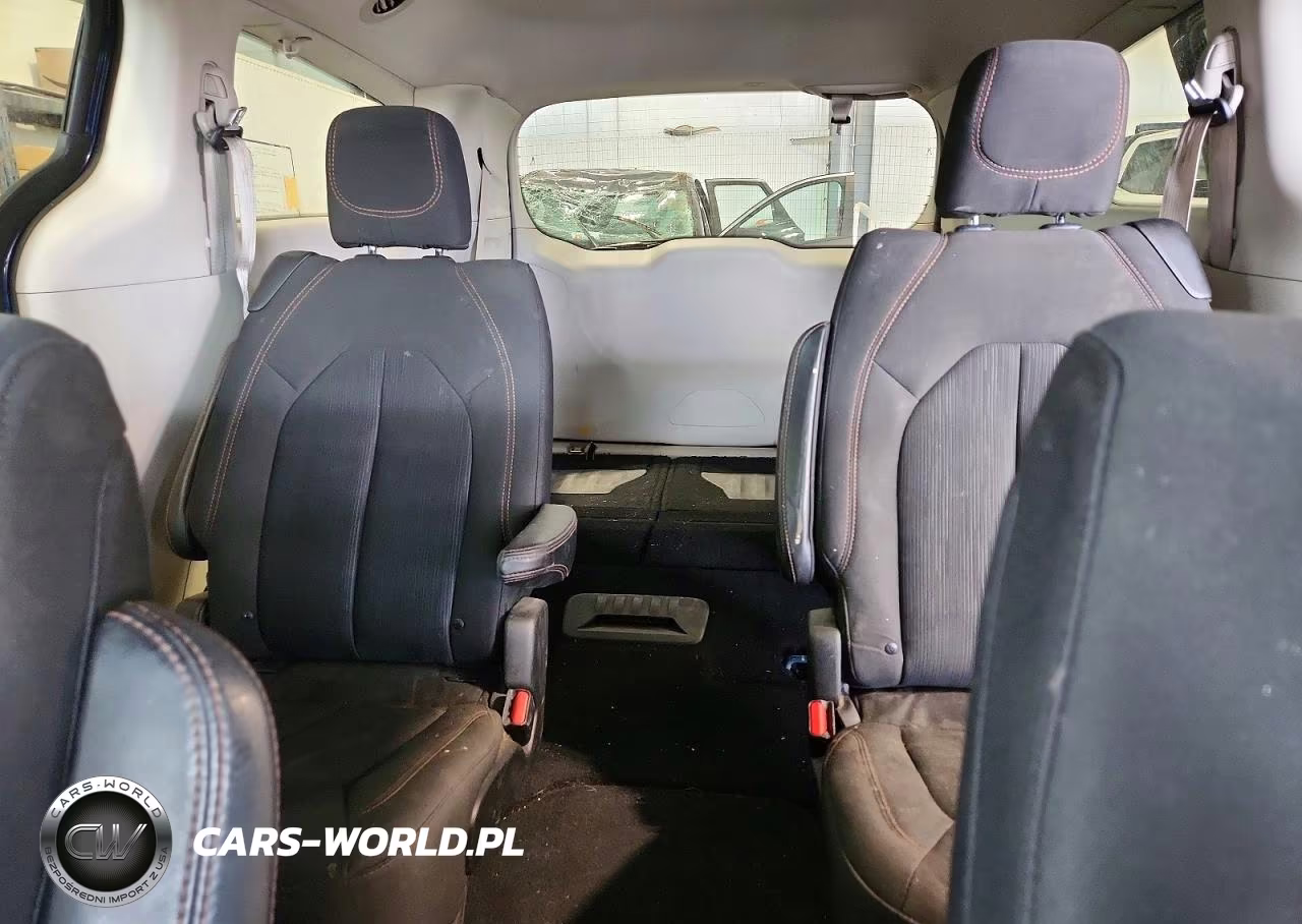 2018 Chrysler Pacifica Lx VIN:2C4RC1CG4JR148575 - 10