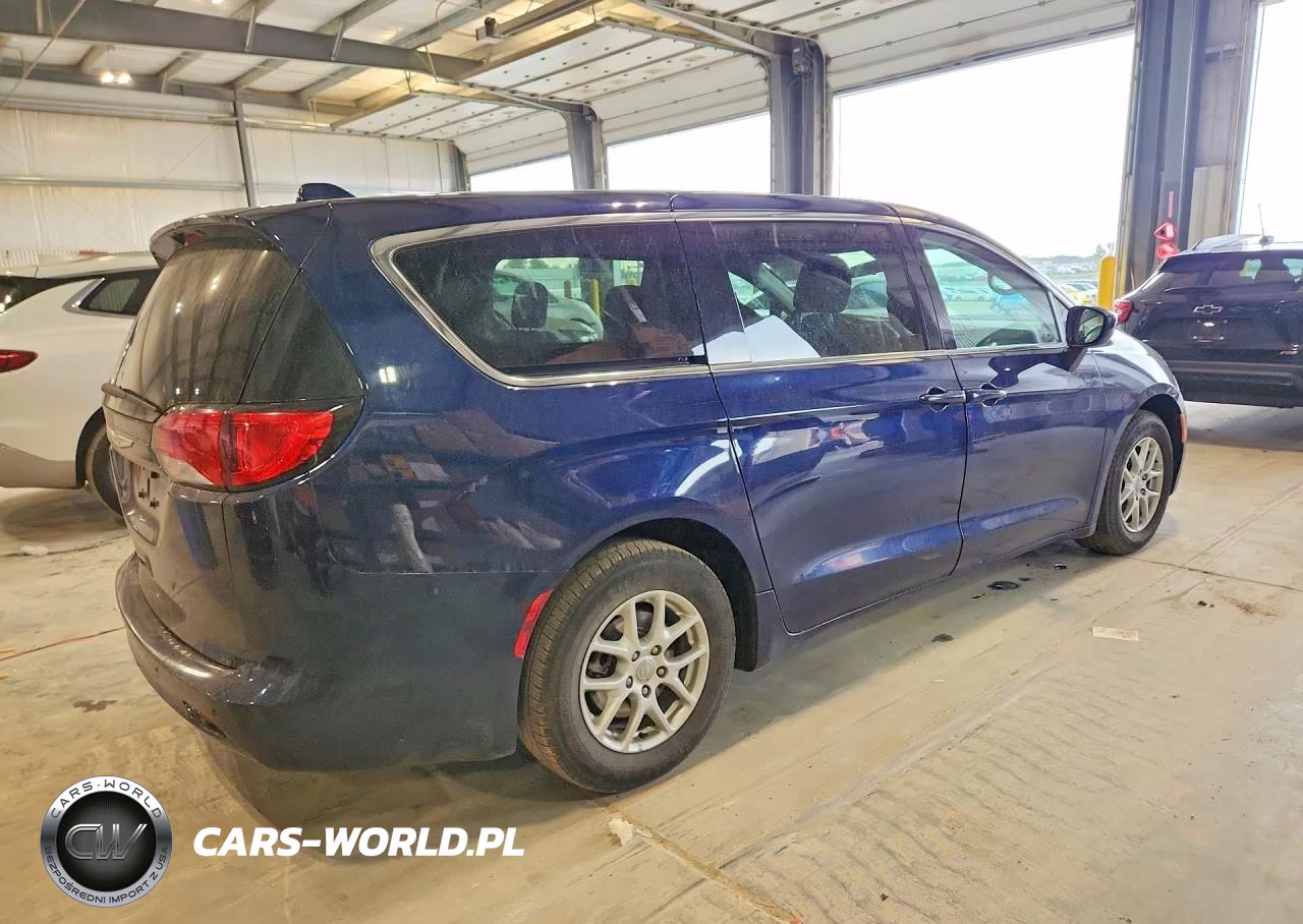 2018 Chrysler Pacifica Lx VIN:2C4RC1CG4JR148575 - 3