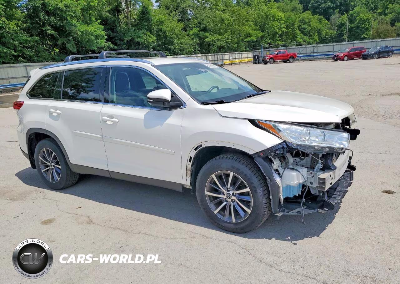 2019 Toyota Highlander Xle VIN:5TDJZRFH9KS567951 - 4