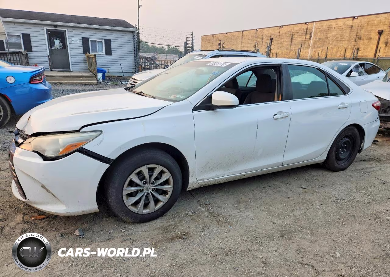 2015 Toyota Camry Le – zdjęcie 1 z 12