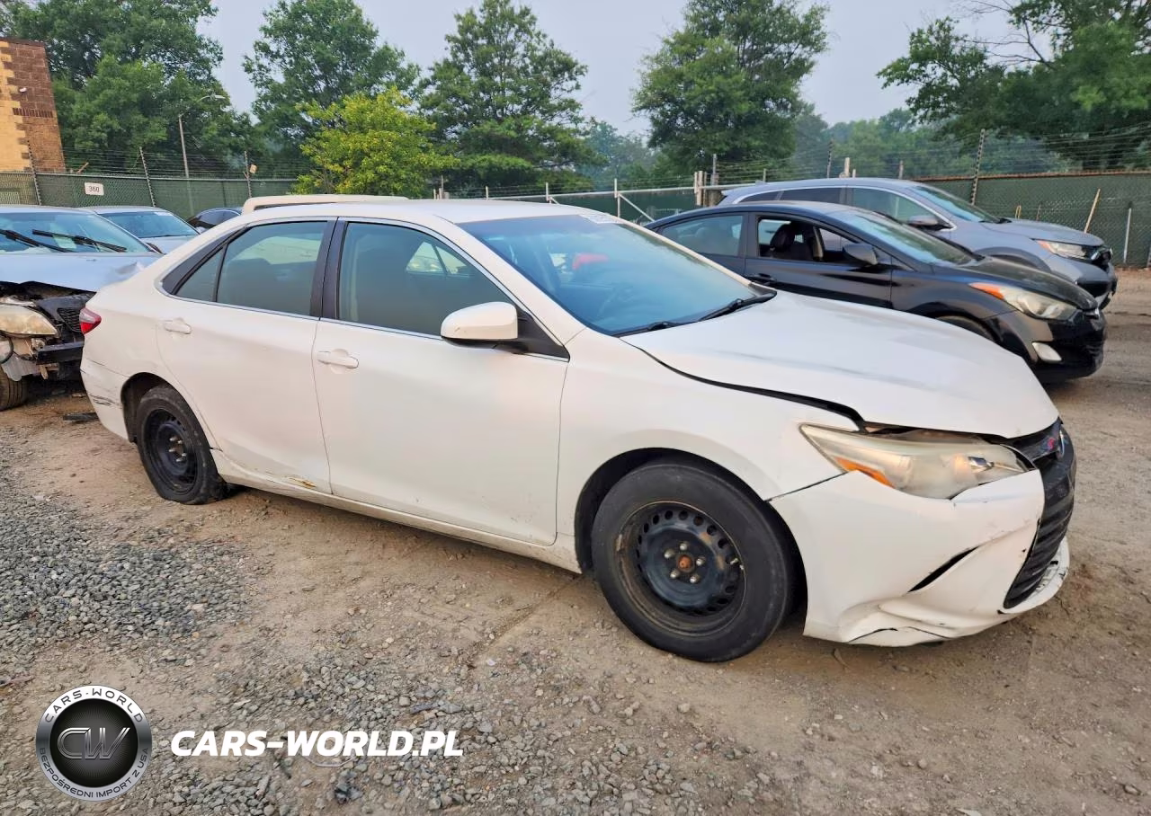 2015 Toyota Camry Le VIN:4T1BF1FKXFU494306 - 4