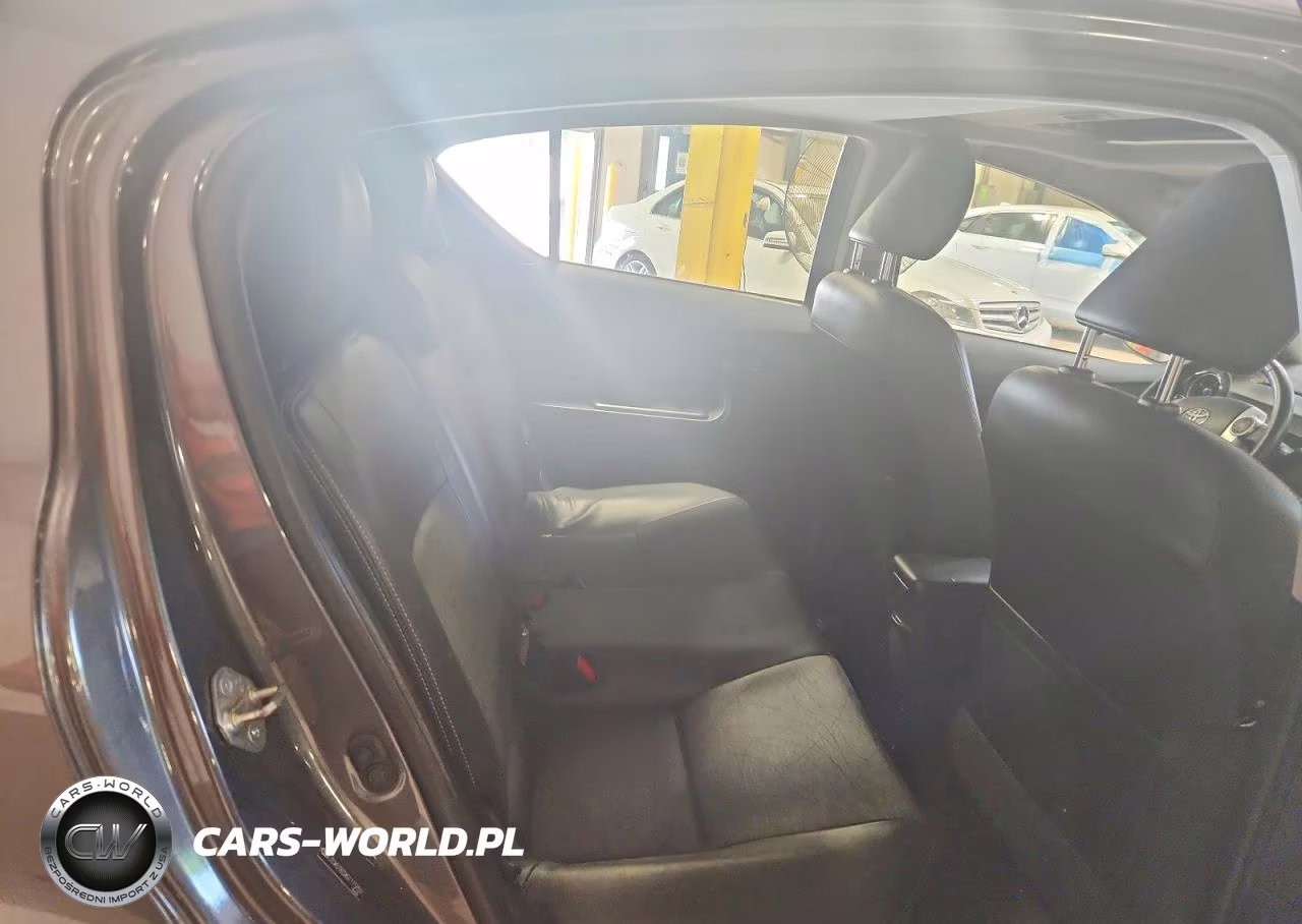 2016 Toyota Prius C Four VIN:JTDKDTB3XG1115859 - 10