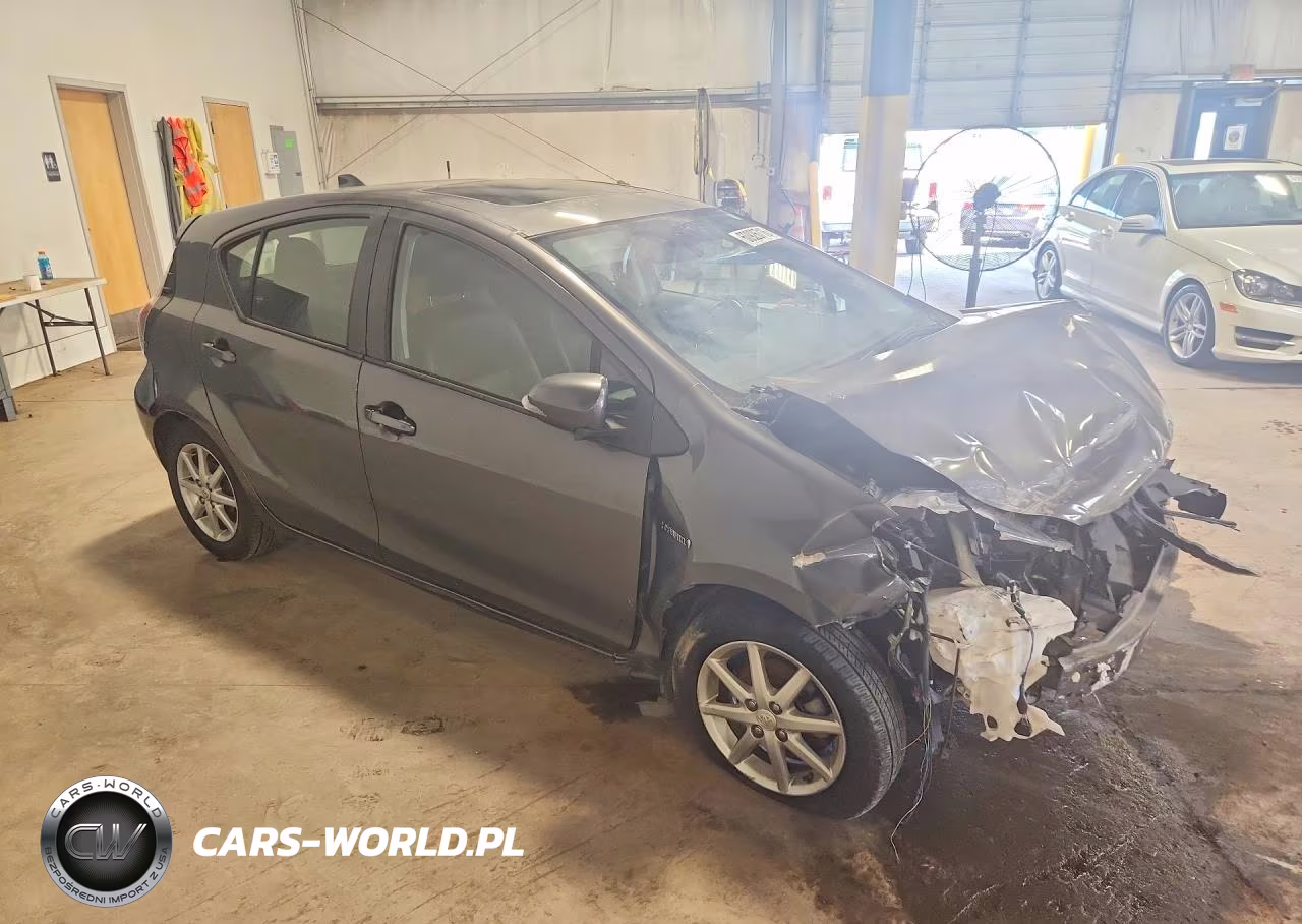 2016 Toyota Prius C Four VIN:JTDKDTB3XG1115859 - 4