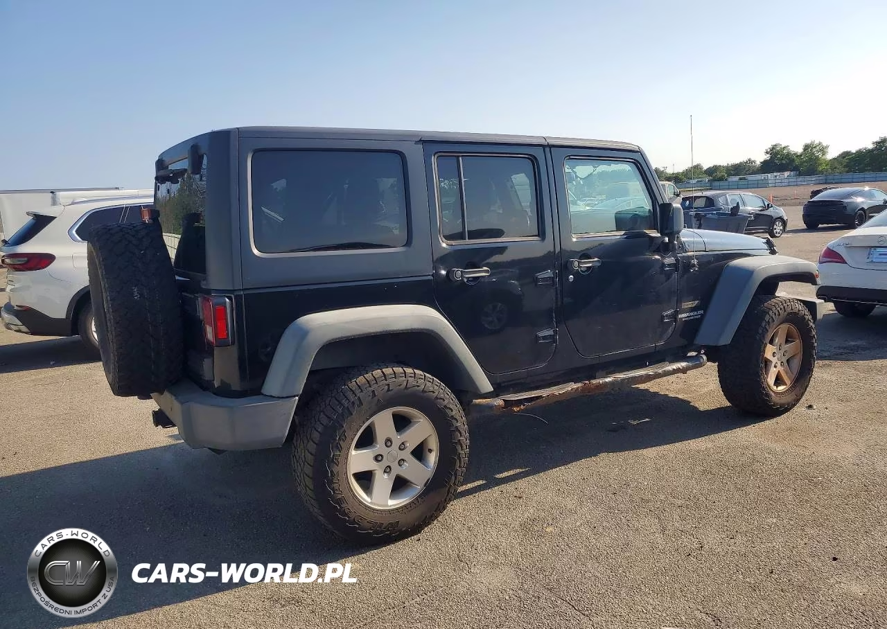 2013 Jeep Wrangler Unlimited Sport VIN:1C4BJWDG3DL677452 - 3