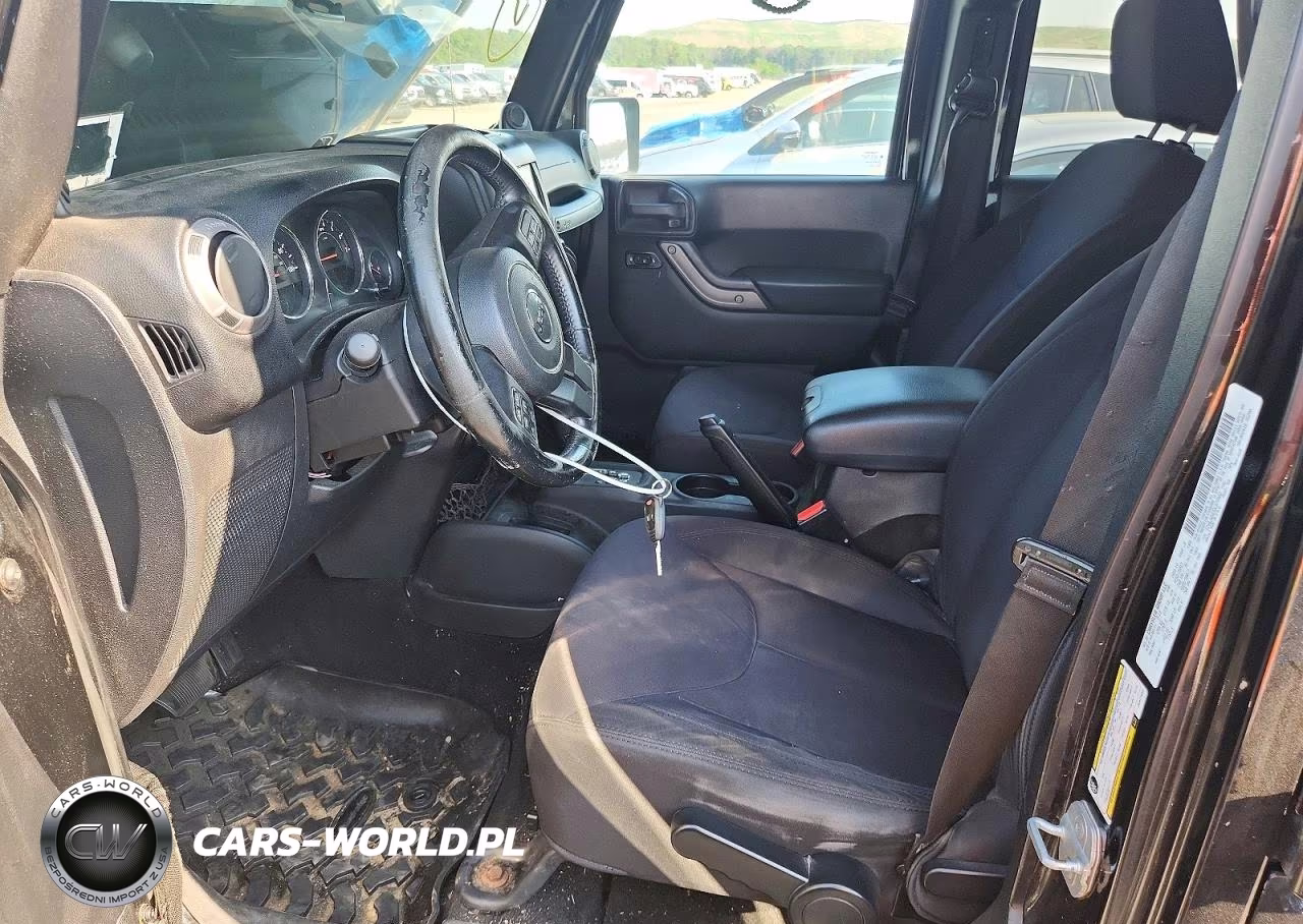 2013 Jeep Wrangler Unlimited Sport VIN:1C4BJWDG3DL677452 - 7
