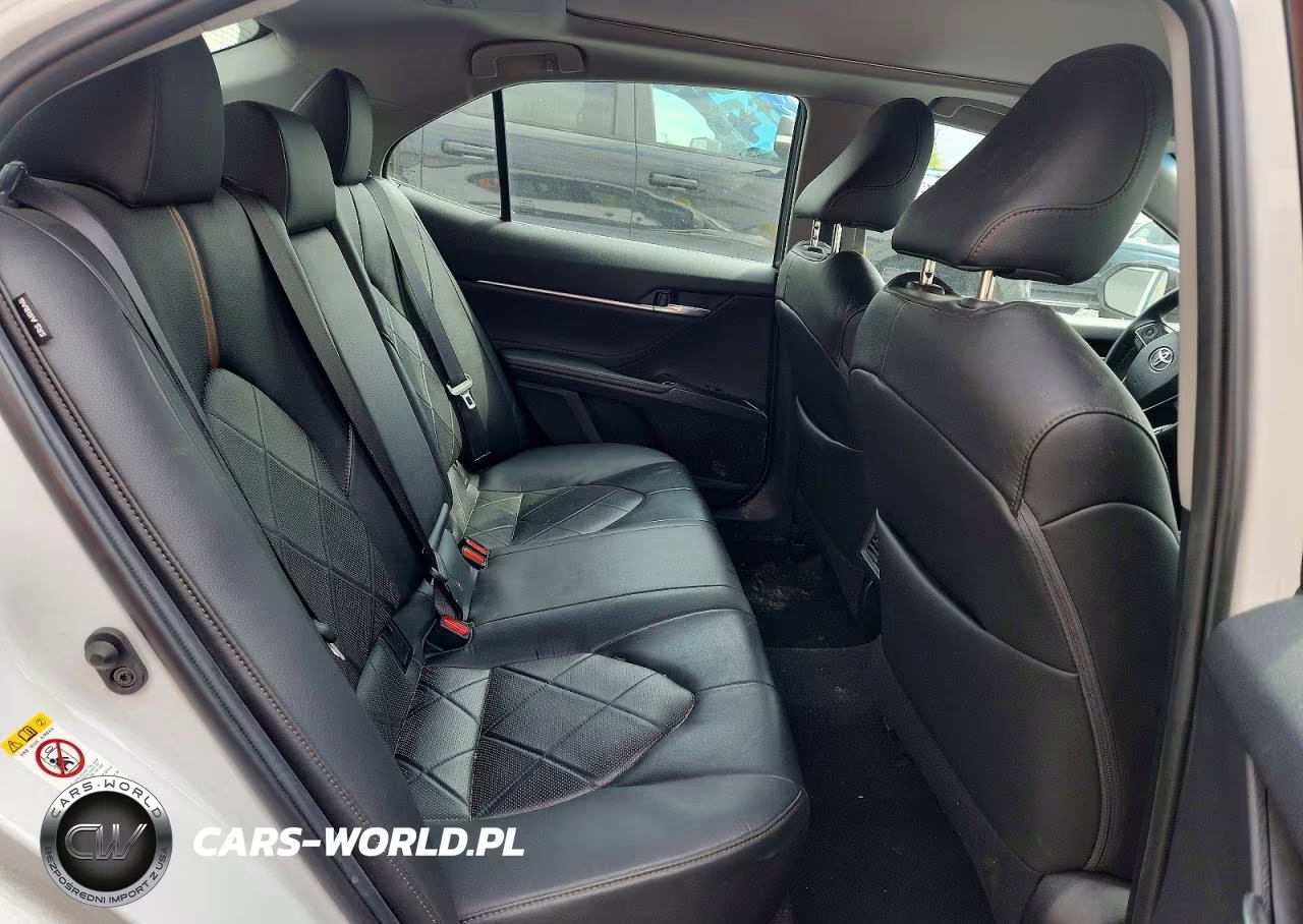 2018 Toyota Camry Xle VIN:4T1B11HK1JU110367 - 10