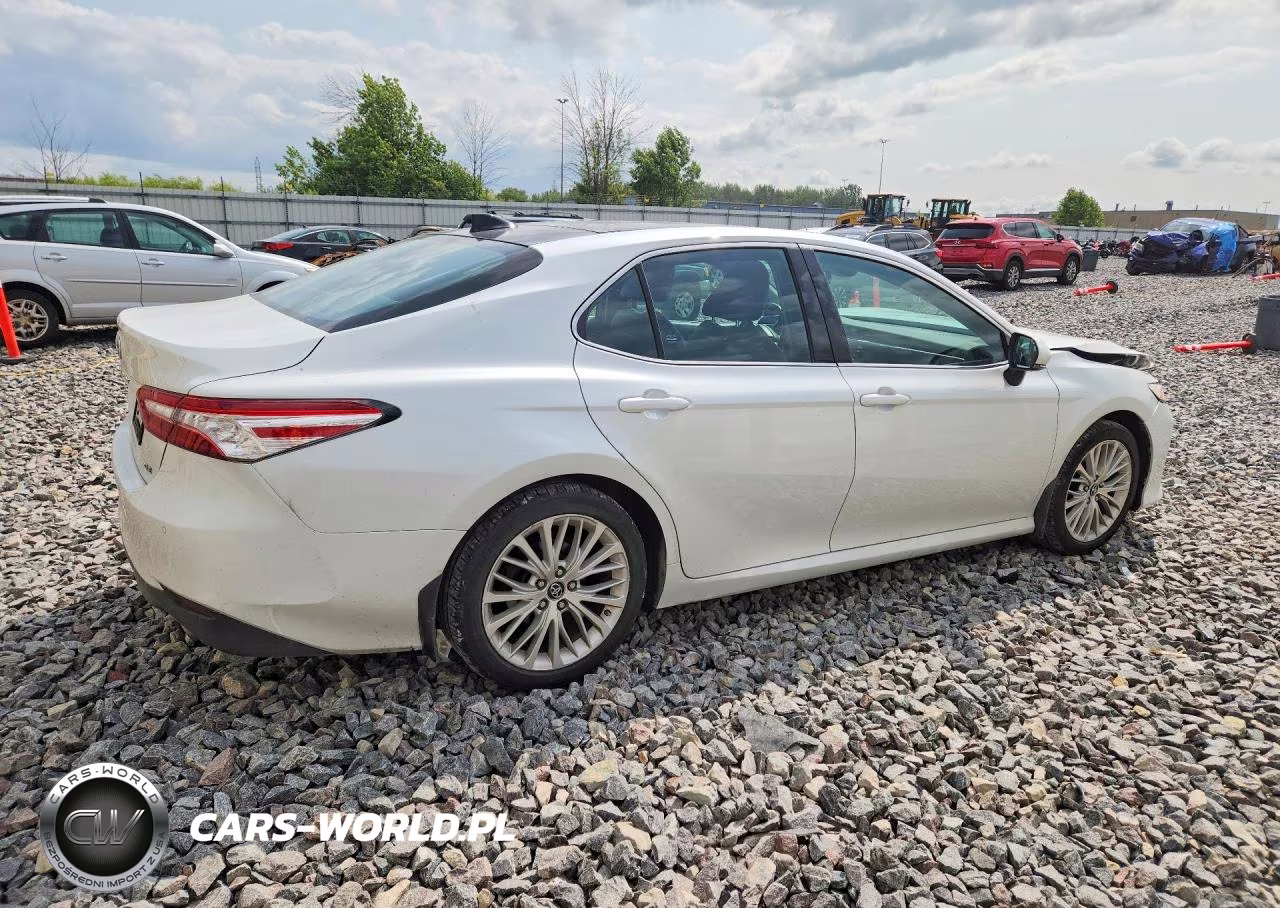 2018 Toyota Camry Xle VIN:4T1B11HK1JU110367 - 3