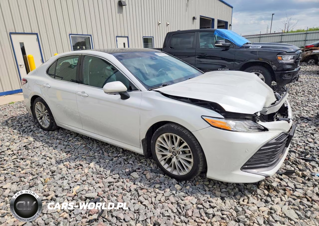 2018 Toyota Camry Xle VIN:4T1B11HK1JU110367 - 4
