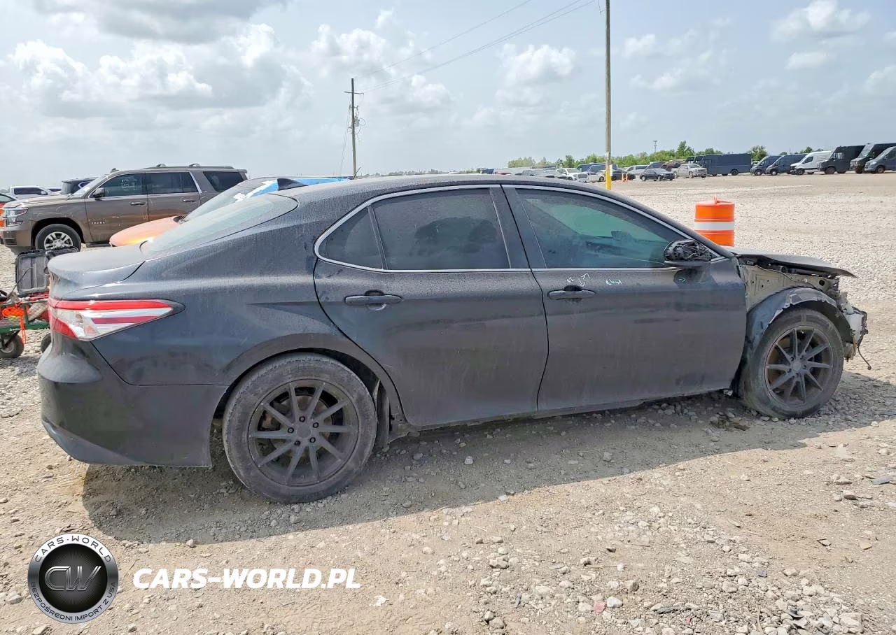 2019 Toyota Camry Le VIN:4T1B11HK4KU196226 - 3