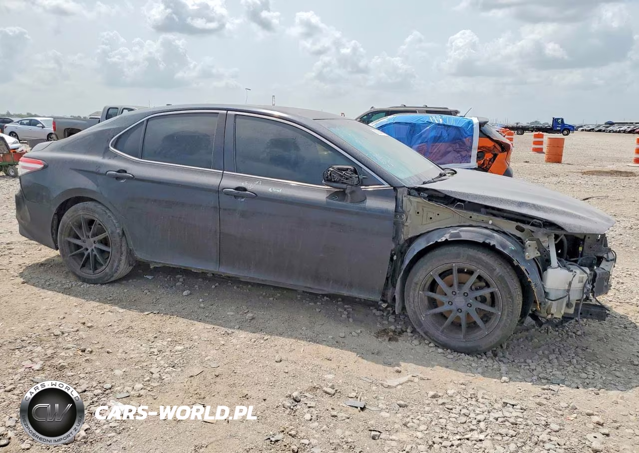 2019 Toyota Camry Le VIN:4T1B11HK4KU196226 - 4