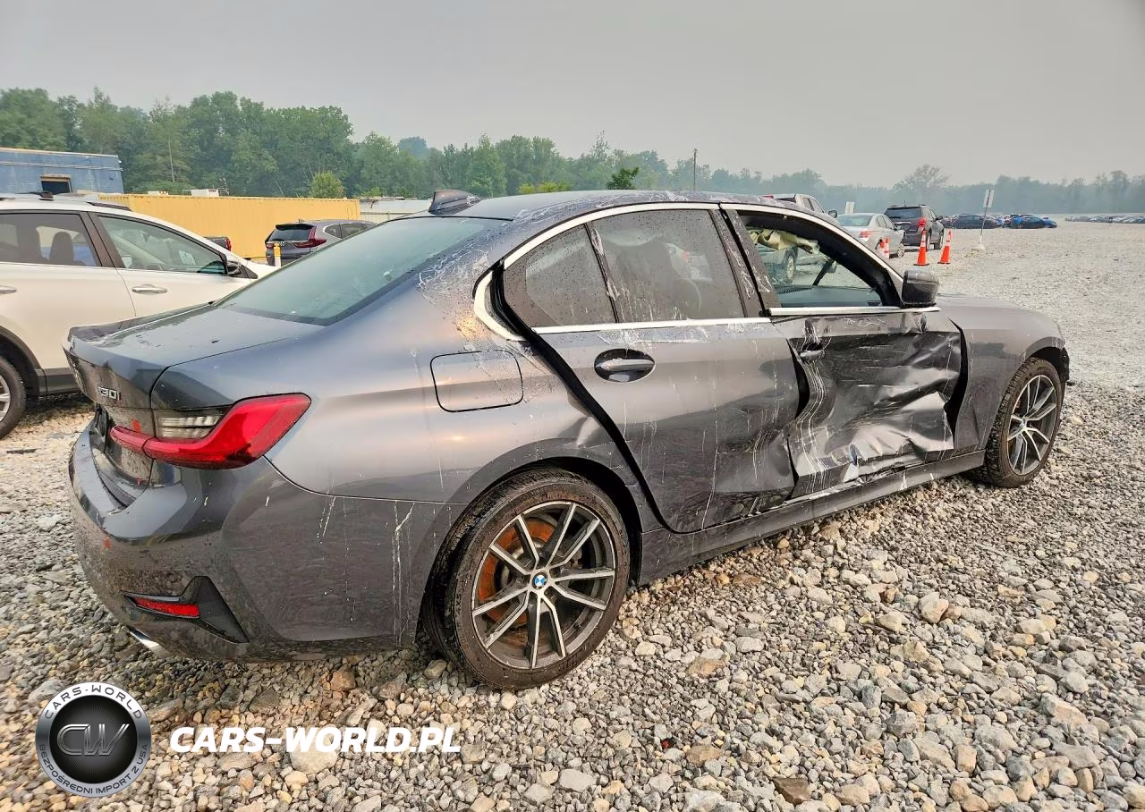 2019 BMW 330Xi VIN:WBA5R7C59KAJ82111 - 3
