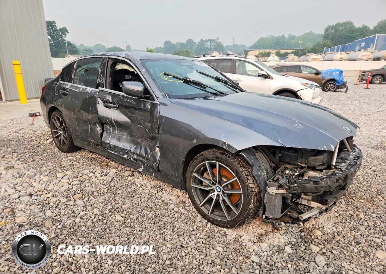 2019 BMW 330Xi VIN:WBA5R7C59KAJ82111 - 4