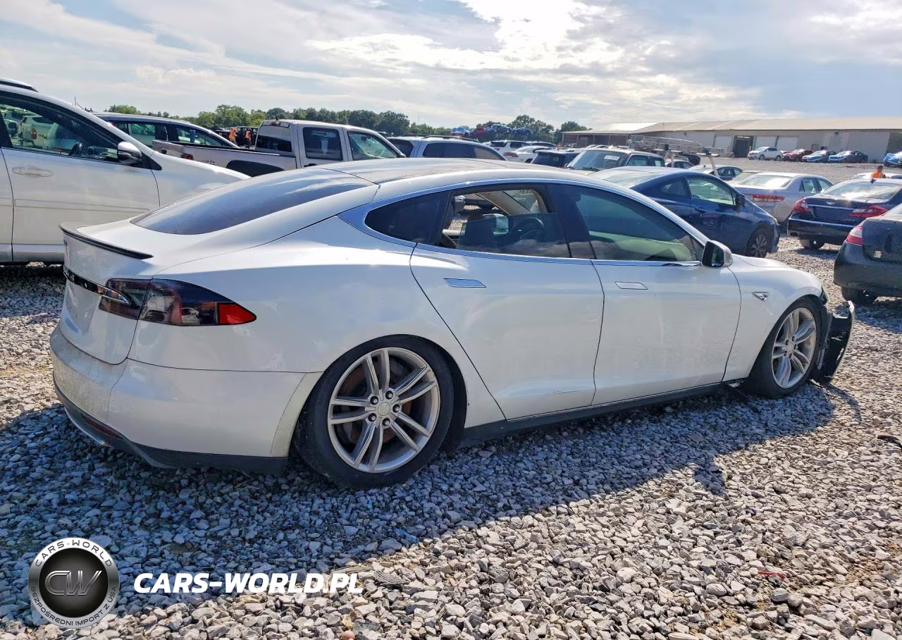 2013 Tesla Model S VIN:5YJSA1DP7DFP06103 - 3
