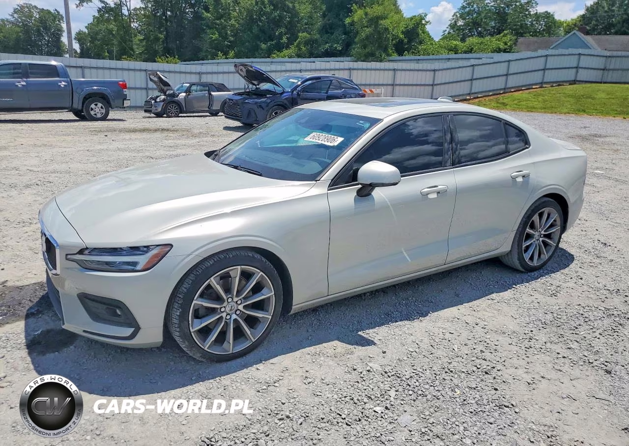 2021 Volvo S60 T5 Momentum – zdjęcie 1 z 12