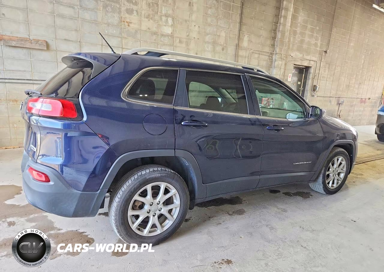 2015 Jeep Cherokee Latitude VIN:1C4PJLCB1FW759806 - 3