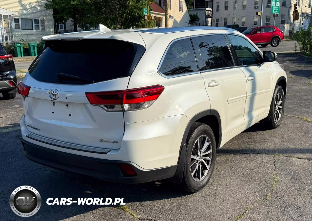 2017 Toyota Highlander Xle VIN:5TDJZRFH6HS474409 - 3
