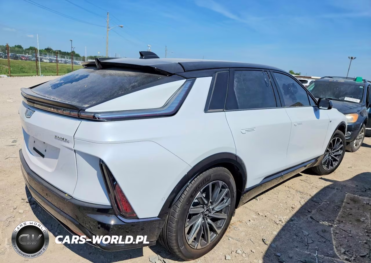 2026 Cadillac Lyriq Sport VIN:1GYKPURL9TZ303183 - 3