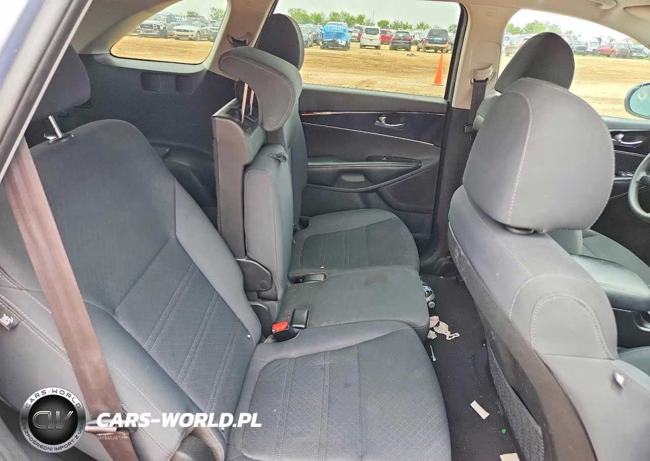 2020 Kia Sorento S VIN:5XYPG4A55LG632910 - 10