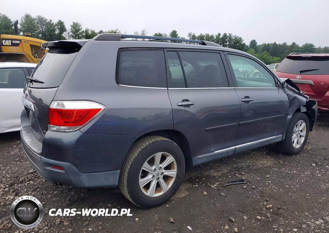 2013 Toyota Highlander Plus VIN:5TDBK3EH6DS190070 - 3