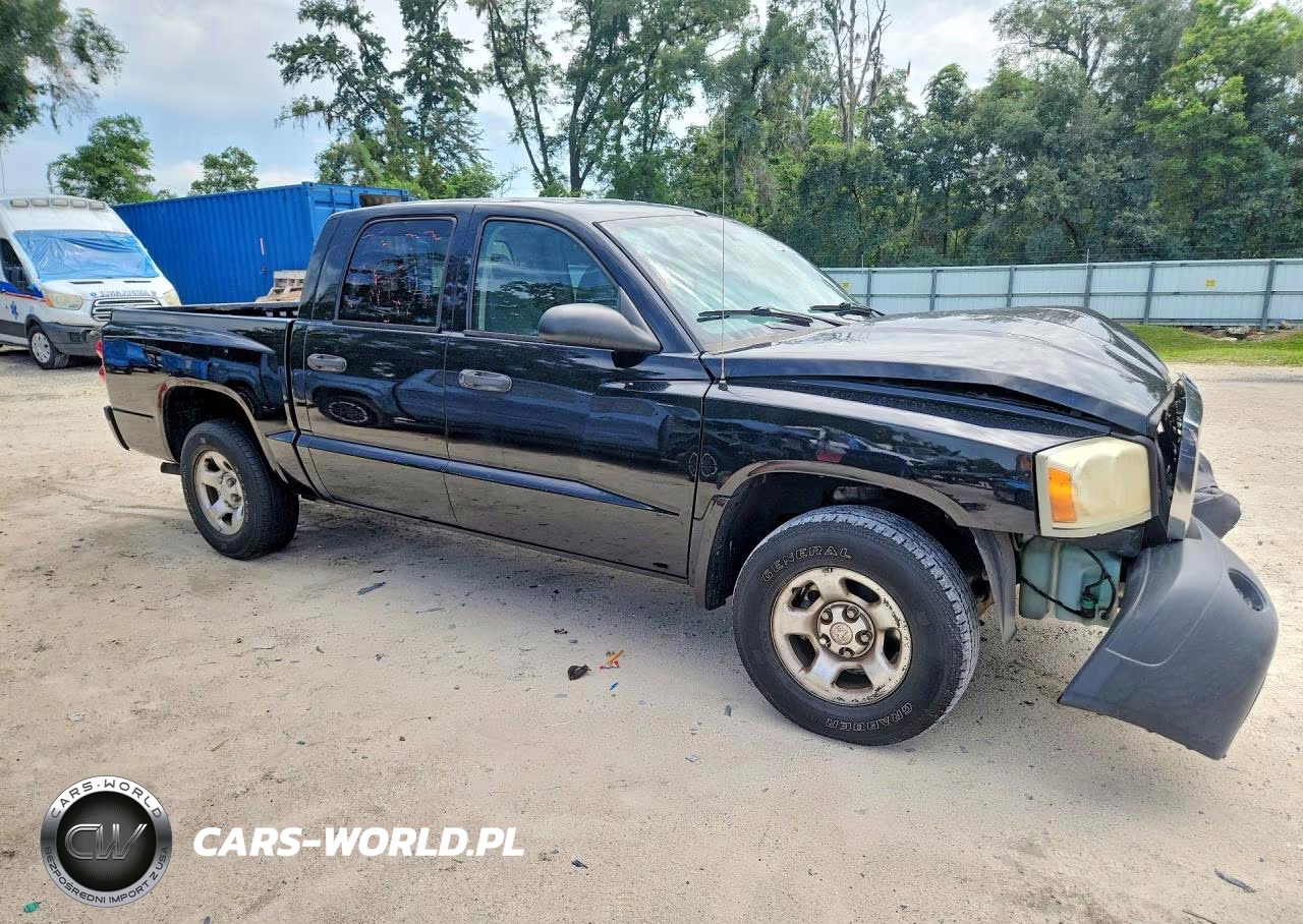 2005 Dodge Dakota Quad VIN:1D7HE28NX5S223857 - 4