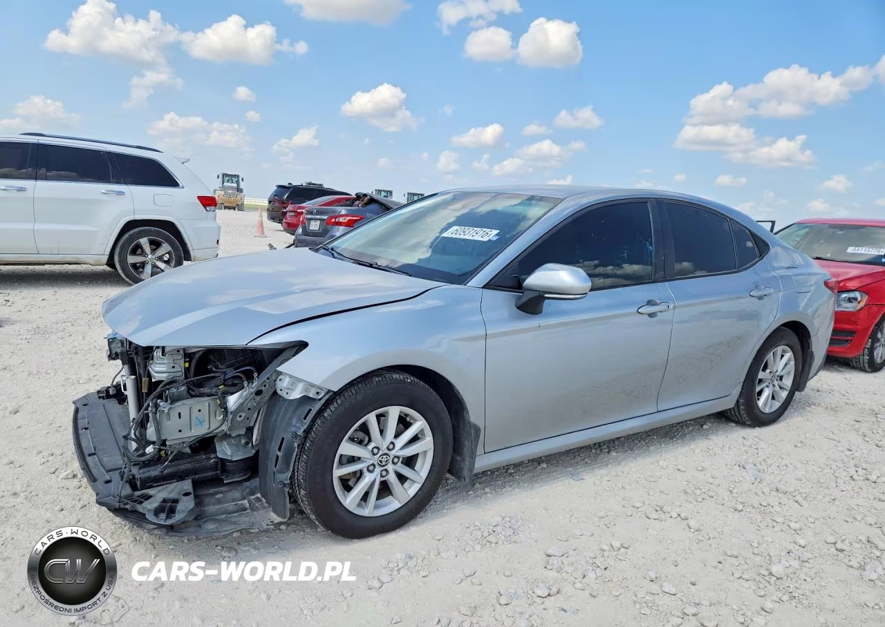 2025 Toyota Camry Le – zdjęcie 1 z 13