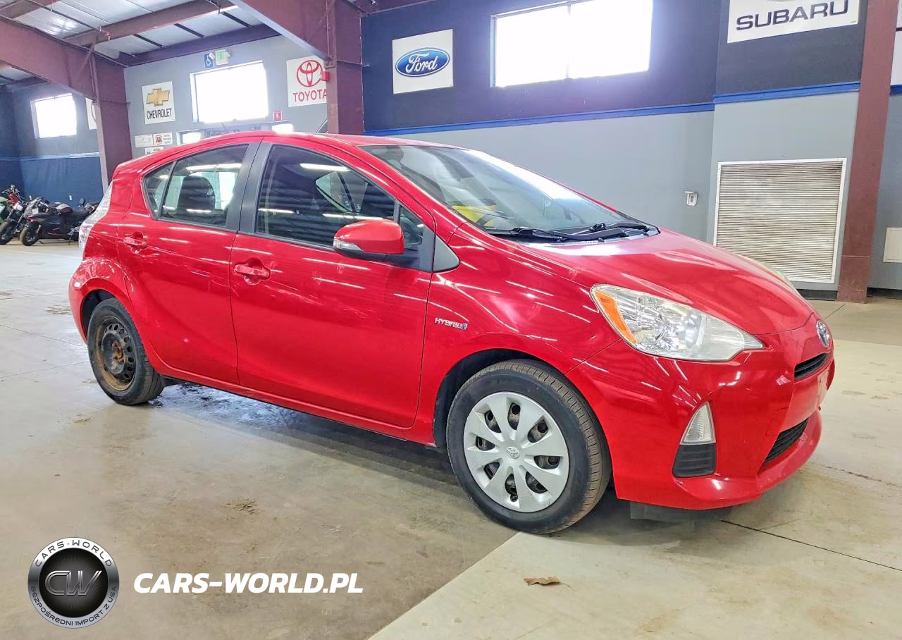 2014 Toyota Prius C Two VIN:JTDKDTB37E1569600 - 4