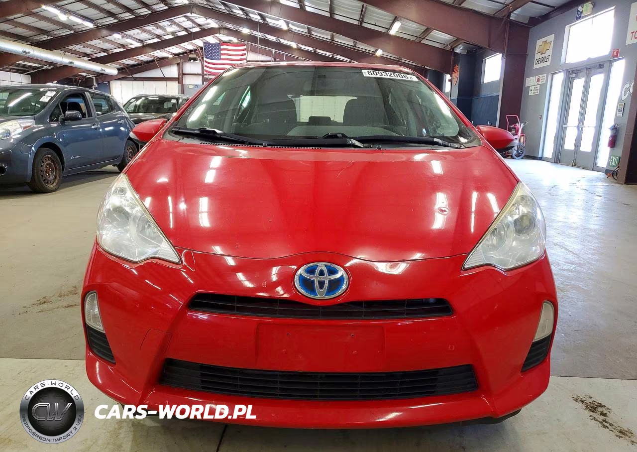 2014 Toyota Prius C Two VIN:JTDKDTB37E1569600 - 5