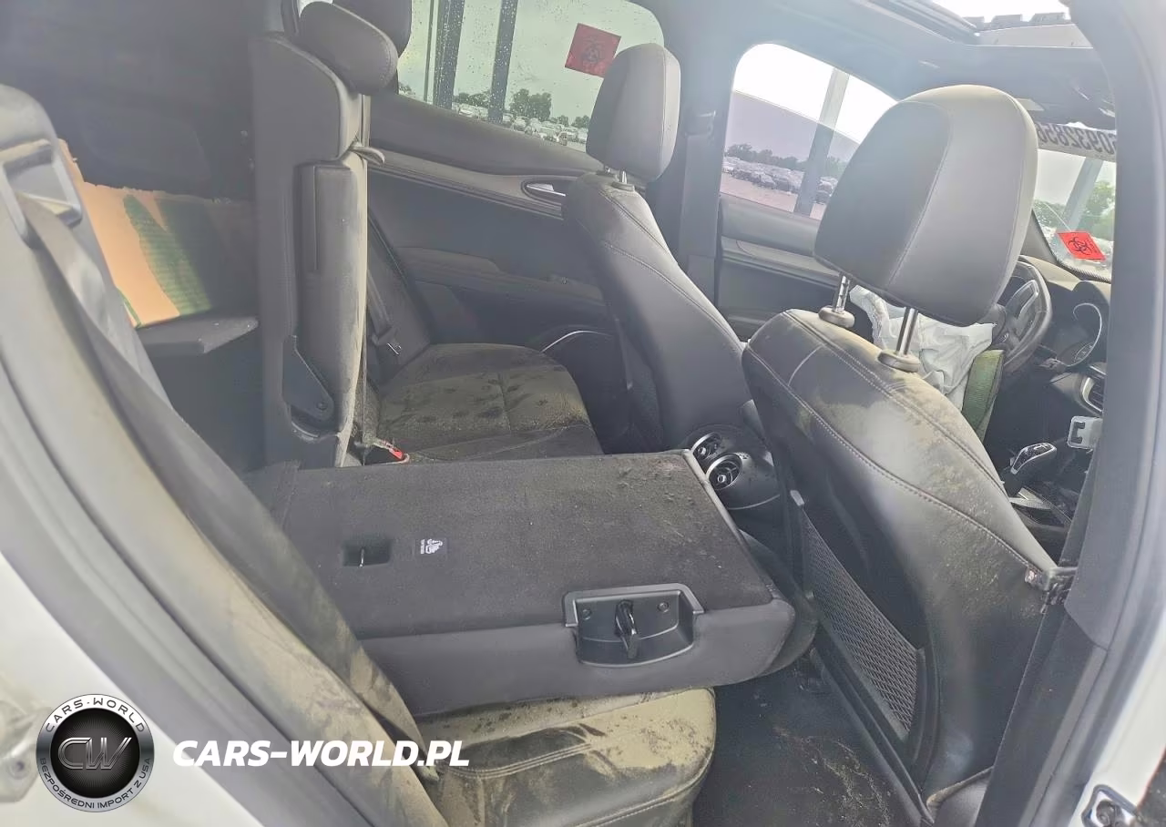 2022 Alfa Romeo Stelvio Ti VIN:ZASPAKBN9N7D36784 - 10