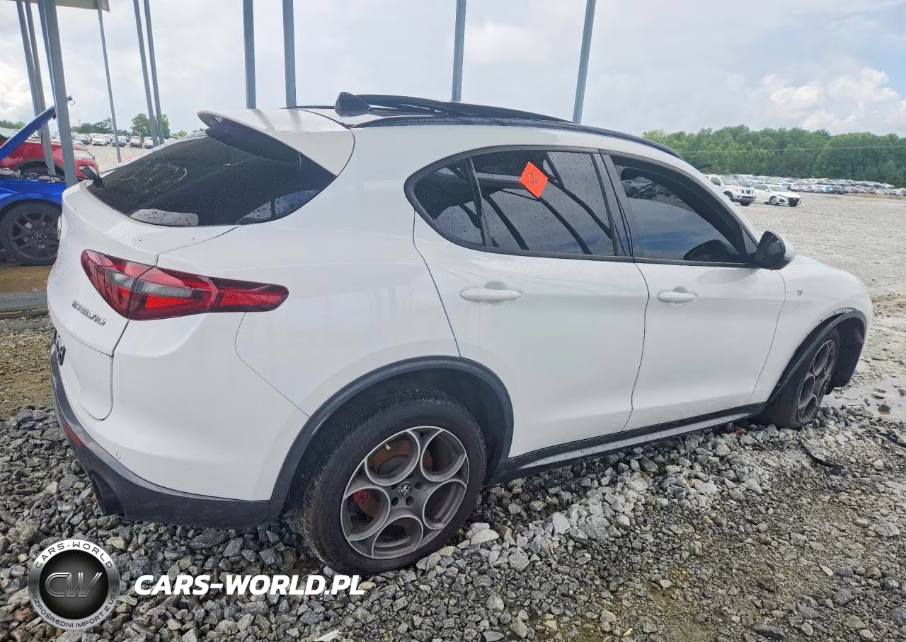 2022 Alfa Romeo Stelvio Ti VIN:ZASPAKBN9N7D36784 - 3