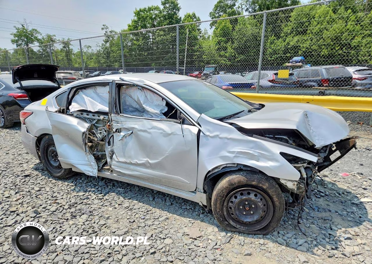 2014 Nissan Altima 2.5 S VIN:1N4AL3AP1EC414246 - 4