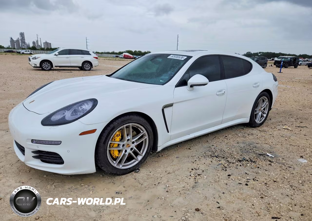 2015 Porsche Panamera 2-4