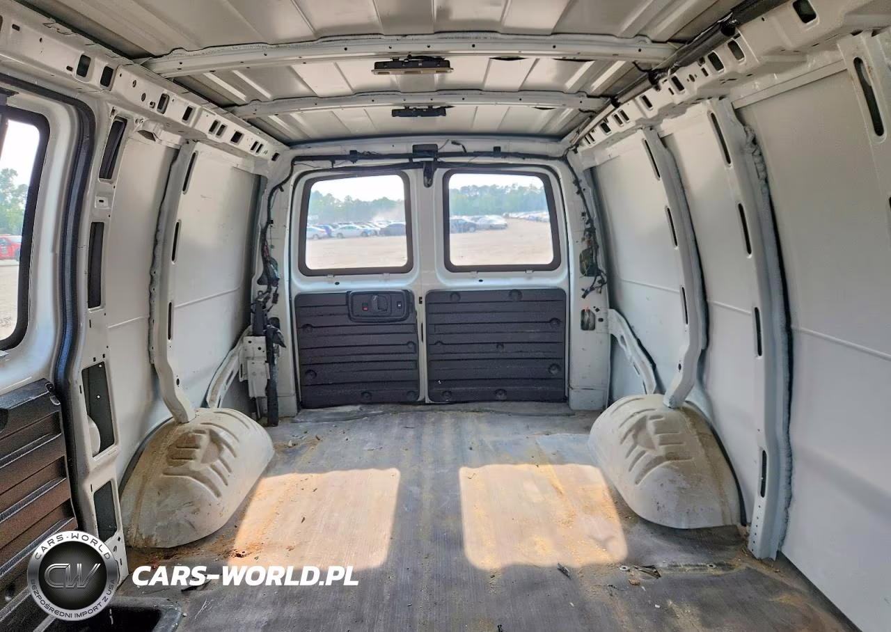 2020 Chevrolet Express G2500 VIN:1GCWGAFP1L1271373 - 10