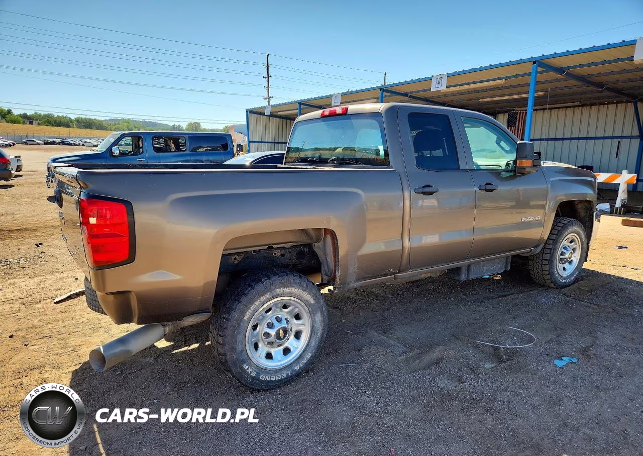 2015 Chevrolet Silverado C2500 Heavy Duty VIN:1GC2CUE81FZ503160 - 3
