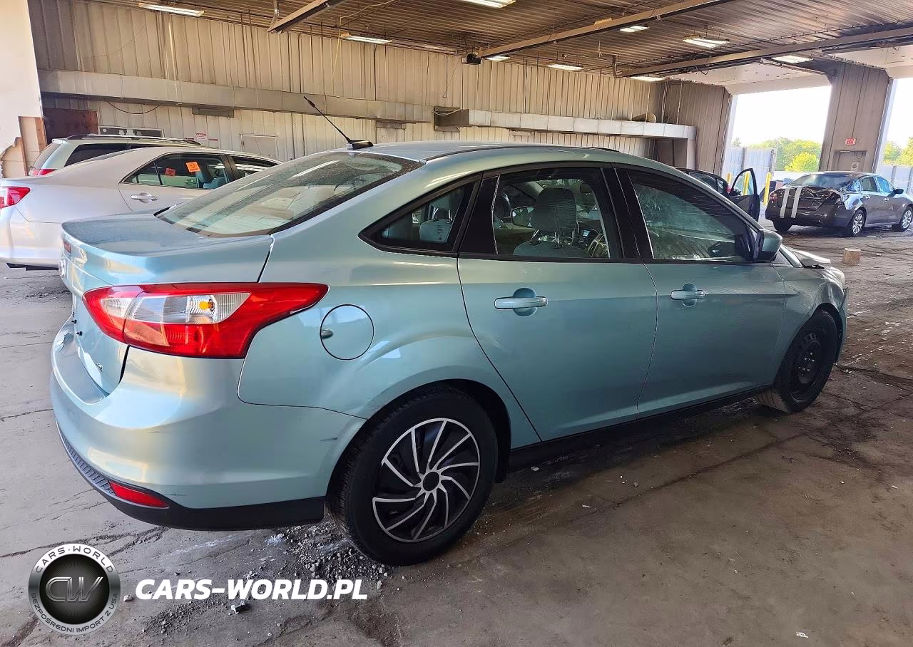 2012 Ford Focus Se VIN:1FAHP3F28CL308888 - 3