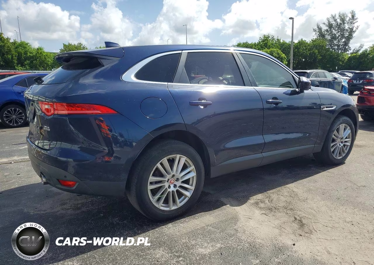 2017 Jaguar F-Pace Prestige VIN:SADCK2BV7HA895072 - 3