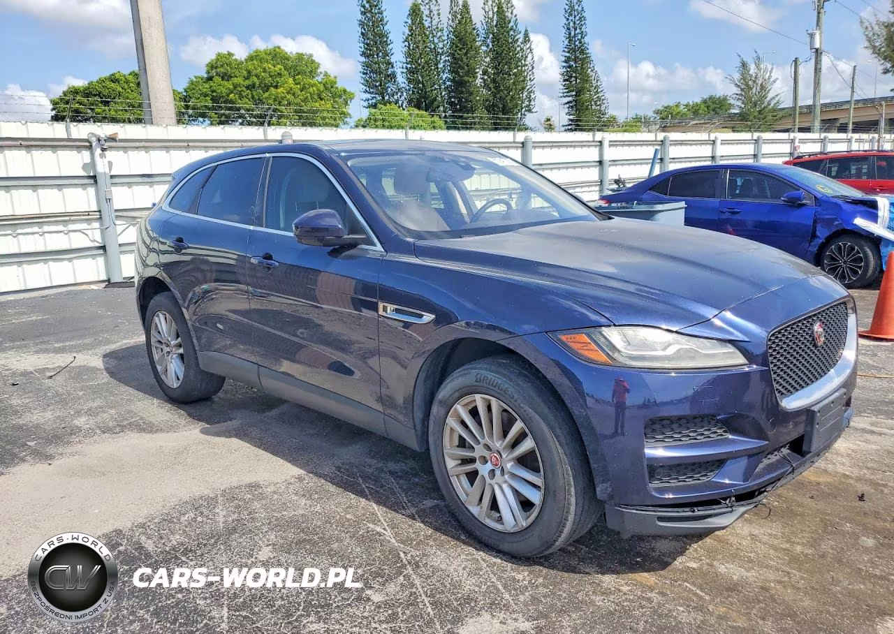 2017 Jaguar F-Pace Prestige VIN:SADCK2BV7HA895072 - 4