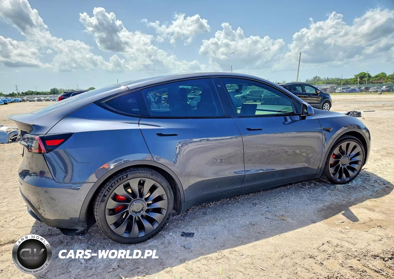 2020 Tesla Model Y VIN:5YJYGDEF8LF011434 - 3