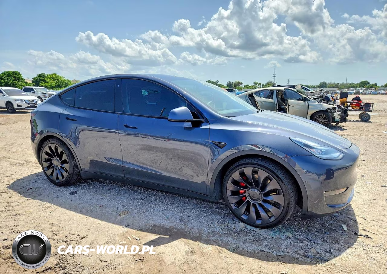 2020 Tesla Model Y VIN:5YJYGDEF8LF011434 - 4