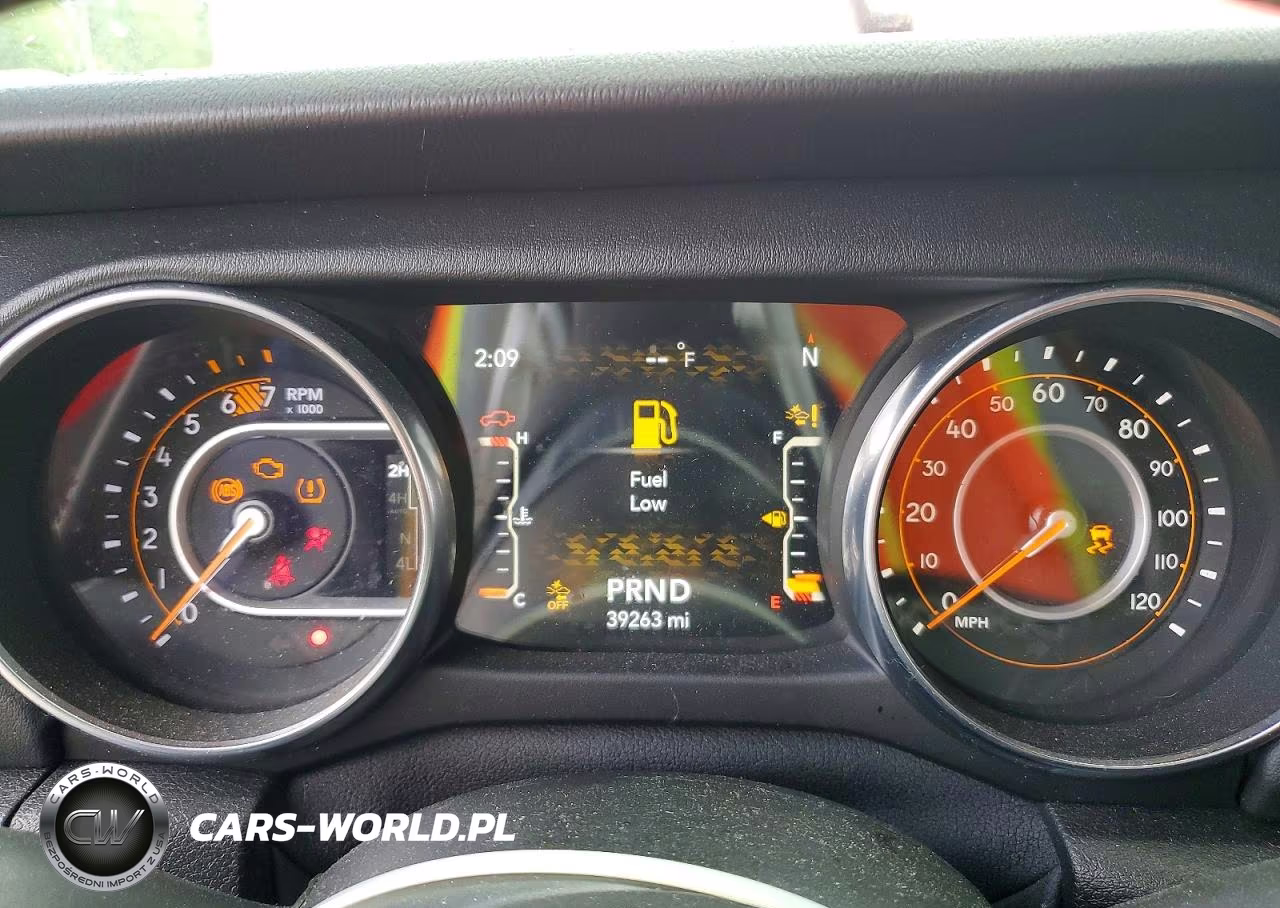 2020 Jeep Wrangler Unlimited Sahara VIN:1C4HJXEN6LW218927 - 9