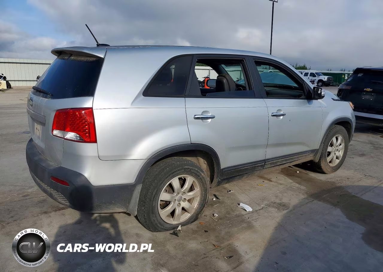 2013 Kia Sorento Lx VIN:5XYKT3A15DG359370 - 3