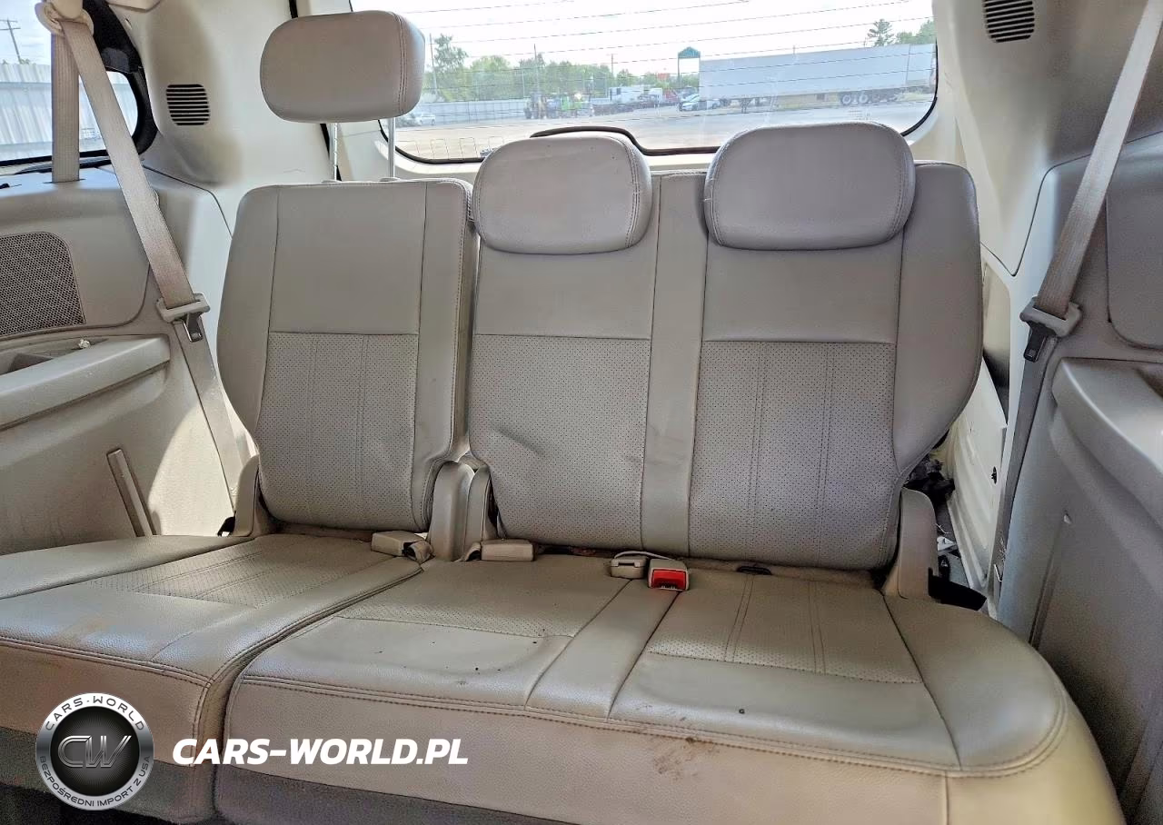 2009 Chrysler Town & Country Touring VIN:2A8HR54189R635679 - 10