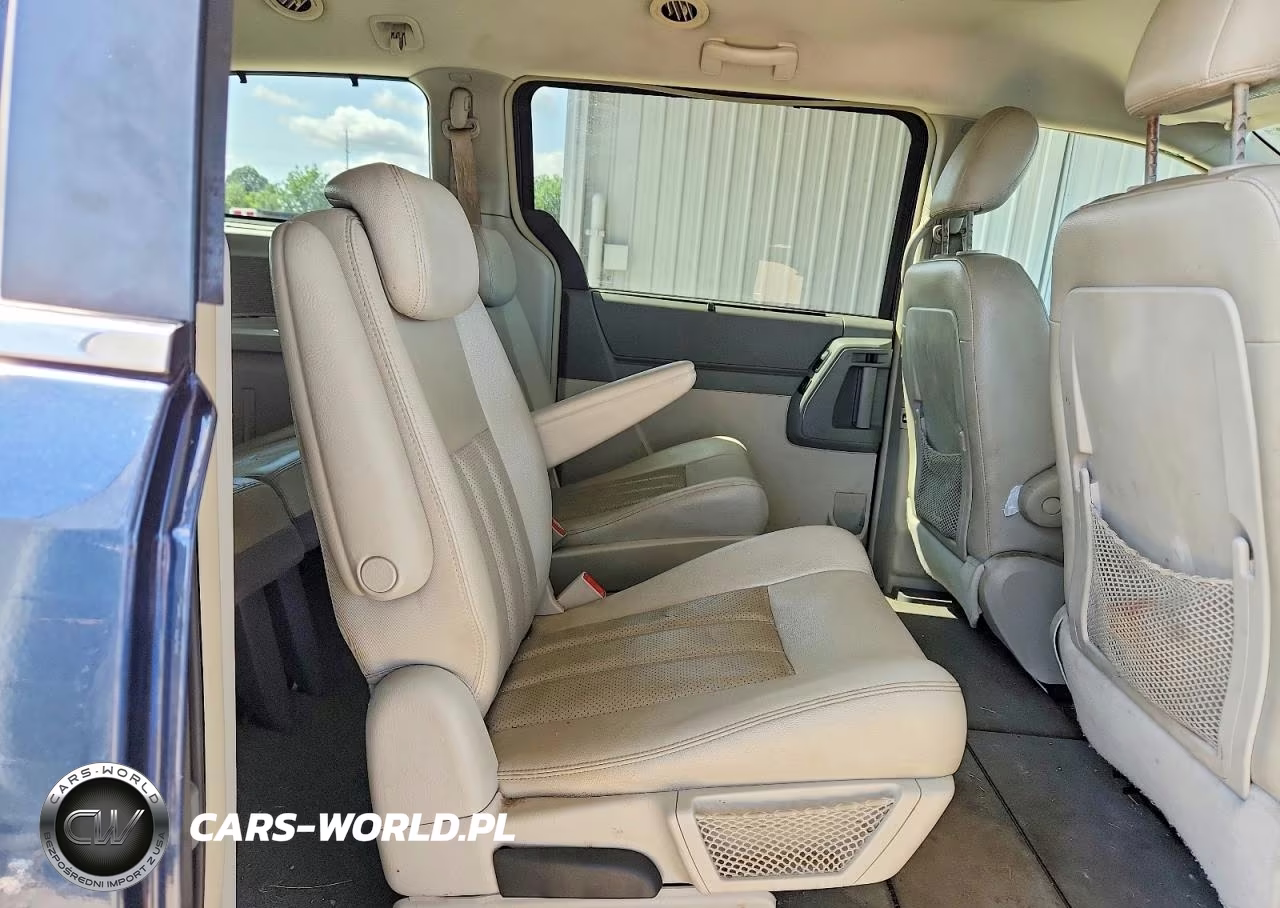 2009 Chrysler Town & Country Touring VIN:2A8HR54189R635679 - 11