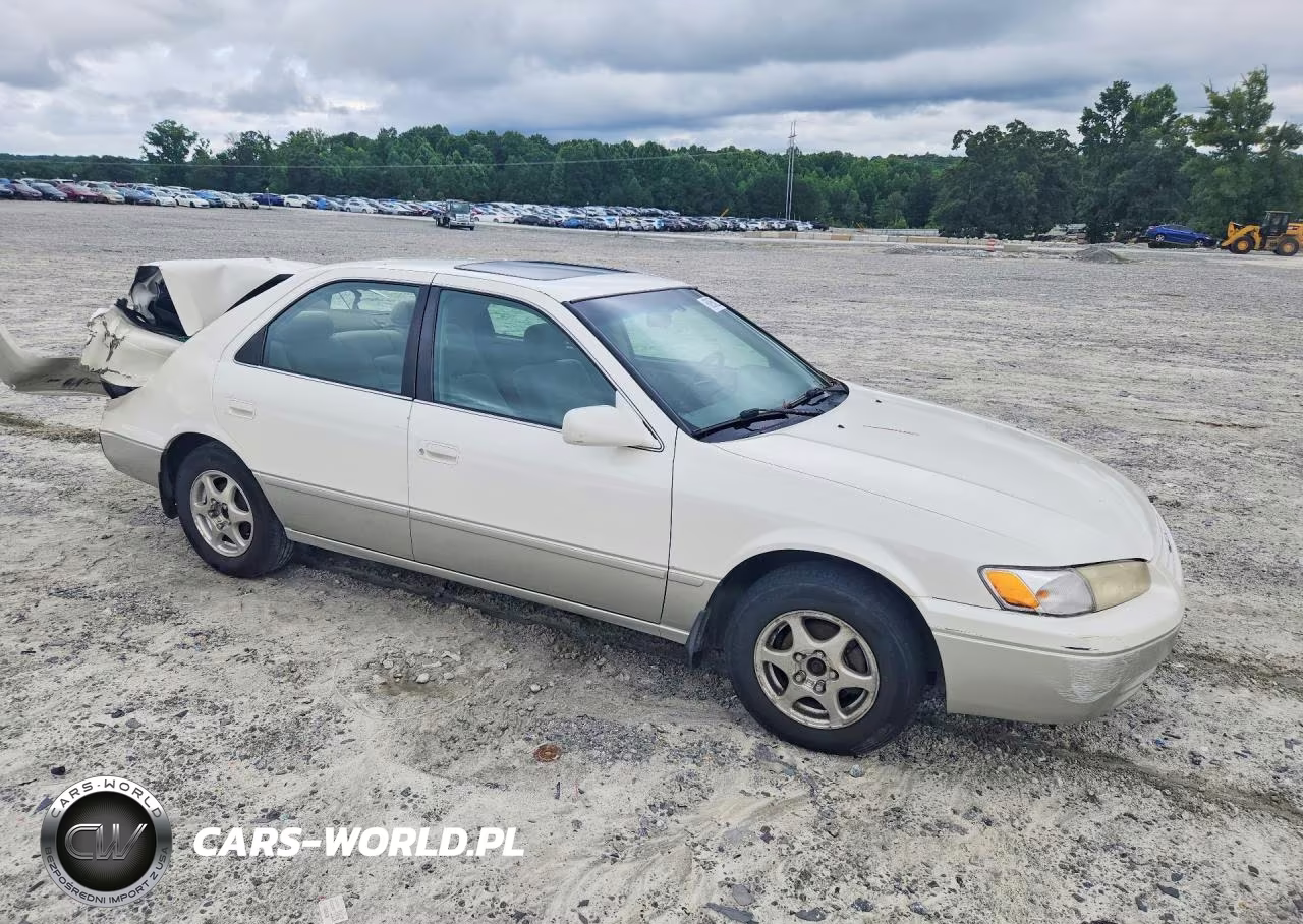 1999 Toyota Camry Le VIN:JT2BG28K0X0340421 - 4