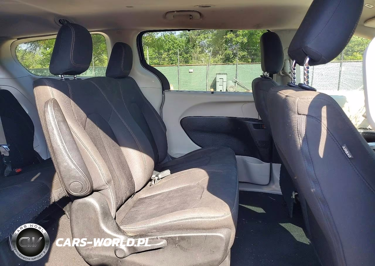 2018 Chrysler Pacifica L VIN:2C4RC1AG1JR258020 - 11